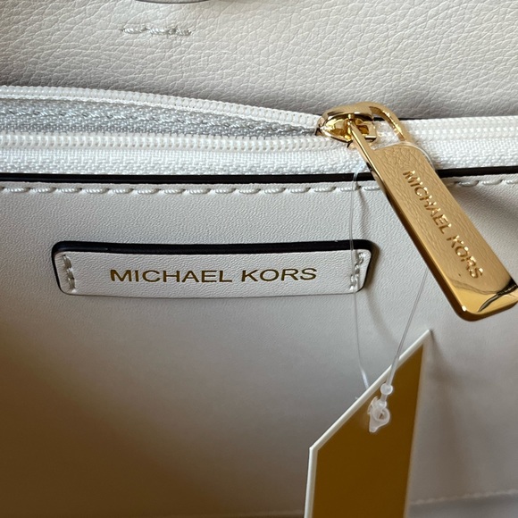 🌼Michael Kors Purse - Picture 11 of 14